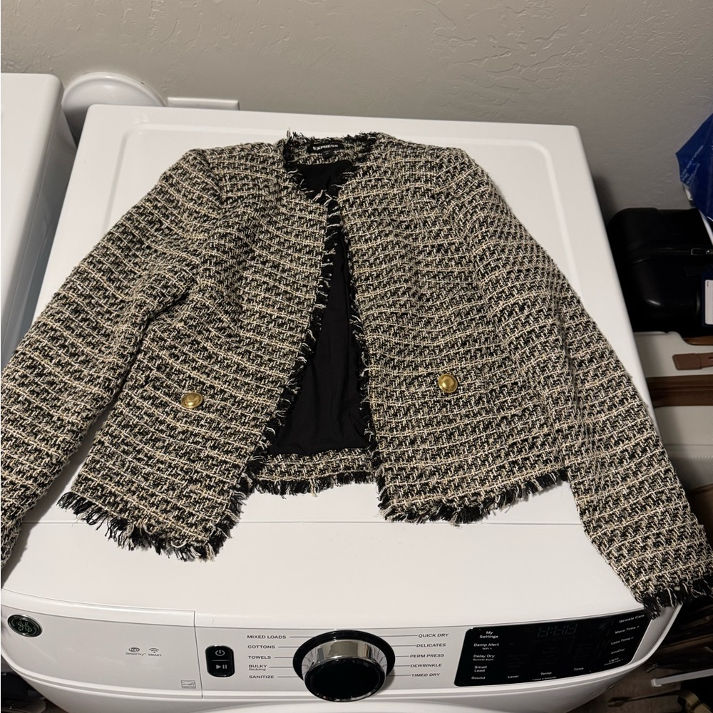Size extra small padded business jacket. Small hole on back right shoulder